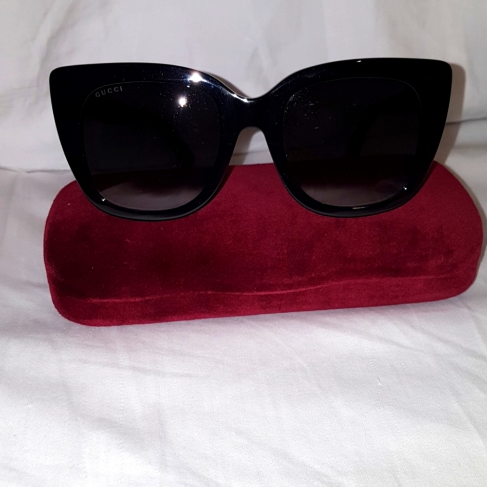 Gucci Cat Eye -Black Sunglasses